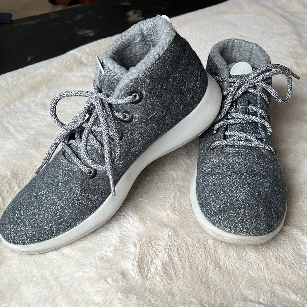 Woman’s Allbirds shoe